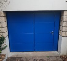 Porte de garage MOOS avec portillon | Agence de Chelles